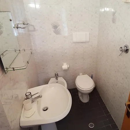 Monaco 公寓式酒店 2*