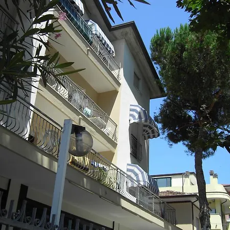 Monaco Lägenhetshotell Rimini